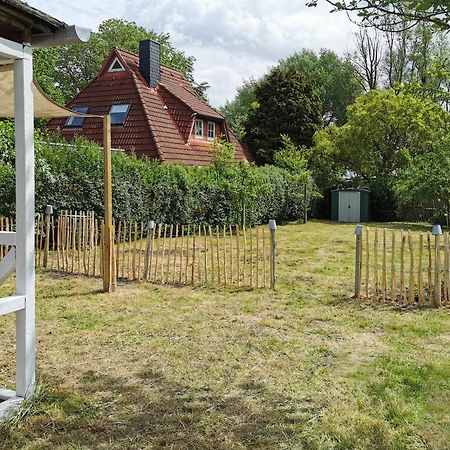 Ferienglueck An Der Nordsee Buche Deine Erdgeschoss-Ferienwohnung Mit Kamin Terrasse Und Eingezaeuntem Garten Fuer Unvergessliche Auszeiten Altfunnixsiel Exterior foto